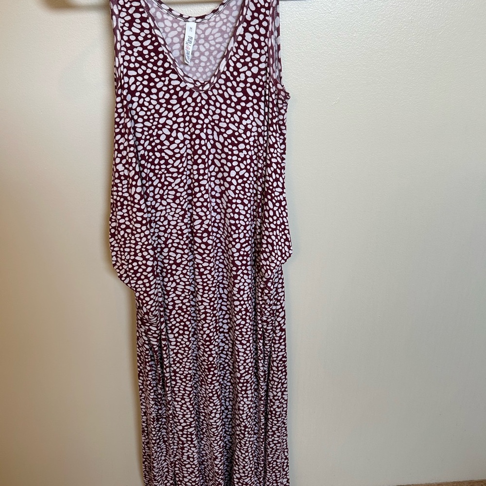 Sleeveless Maroon and White Patterned Dress